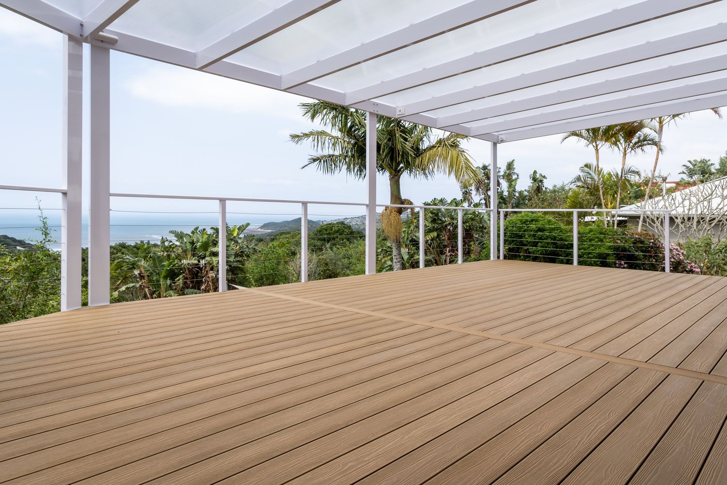 Sea-view patio · Crest